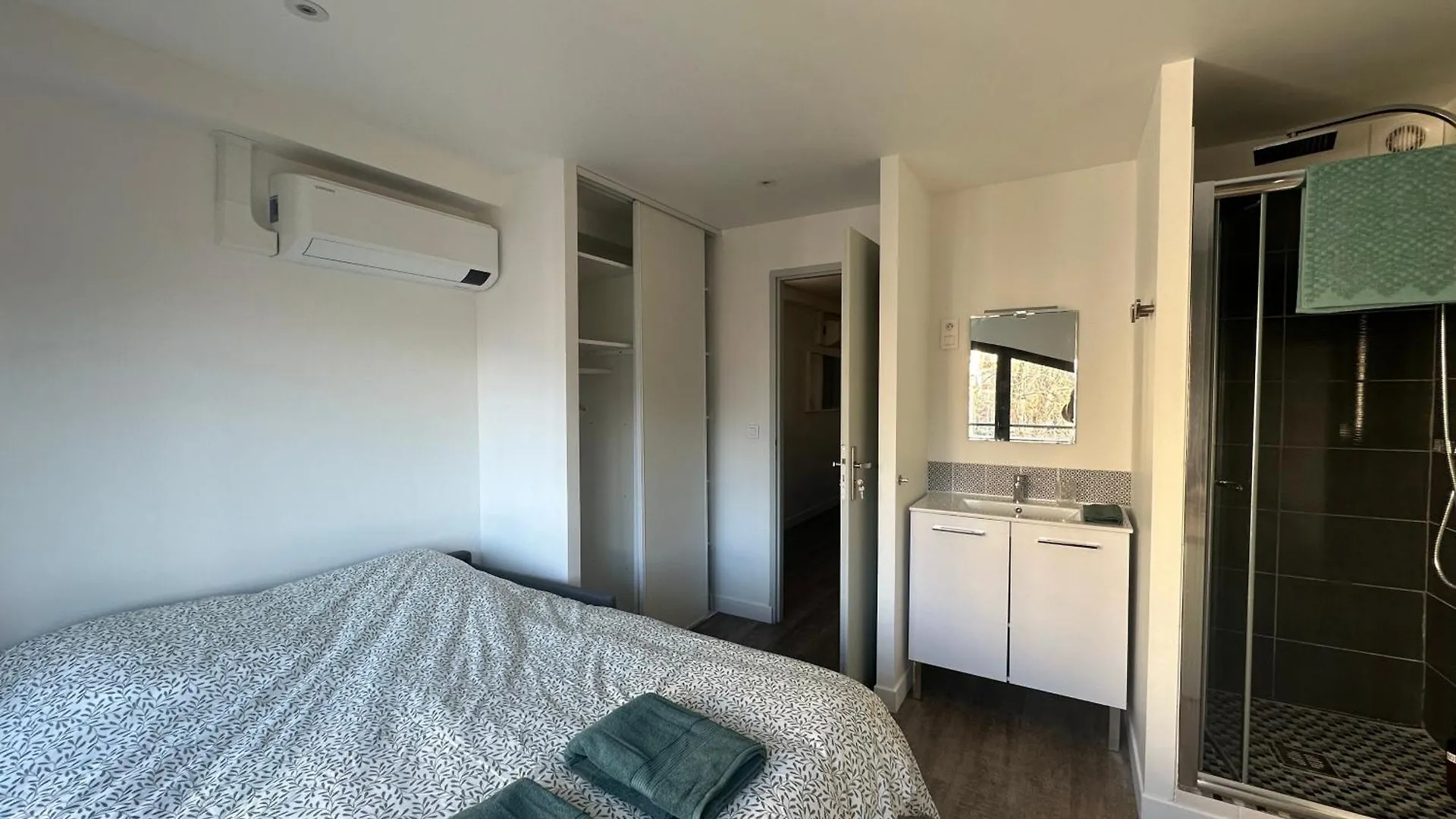 别墅 Chez Edouard - Superbe Triplex Neuf - 6 Chambres - Centre Ville Proche Rotonde Allees Provencales 普罗旺斯地区艾克斯